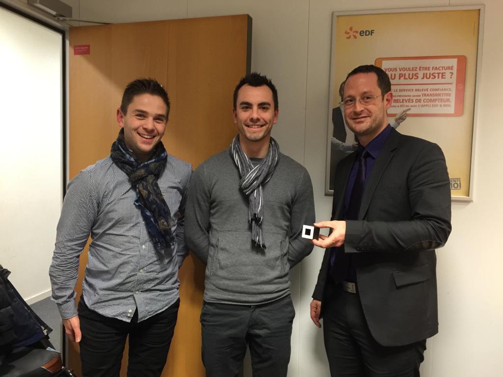 Morgan et Valentin, fondateurs d’Hector, le thermomètre connecté, rencontrent Gaël à La Défense (19 février 2016)